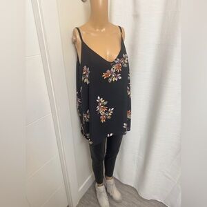 Ptp 23” Kismet Black Floral Top gorgeous lace crisscross back